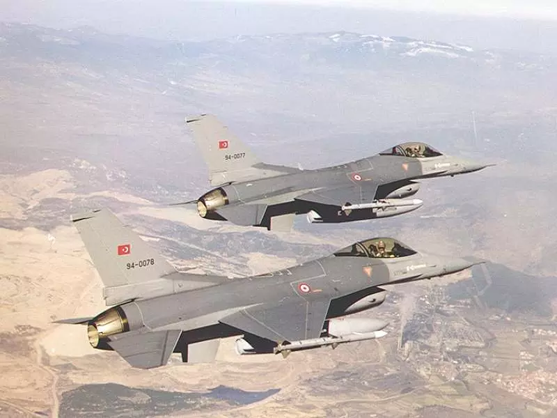 مقاتلتين تركيتين تجبران طيران الأسد على الإبتعاد