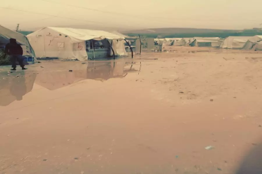 مهجرون فلسطينيون يستغيثون لإنقاذهم من فيضان نهر عفرين في مخيمات "دير بلوط والمحمدية"