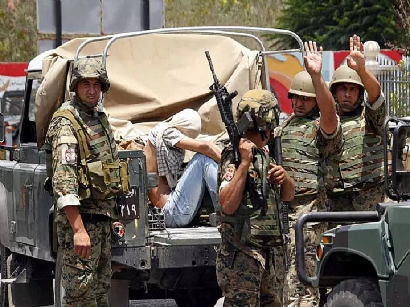 جيش لبنان يعتقل 23 سورياً .. والتهمة كالعادة " الإشتباه بالإنتماء للتنظيمات الإرهابية"