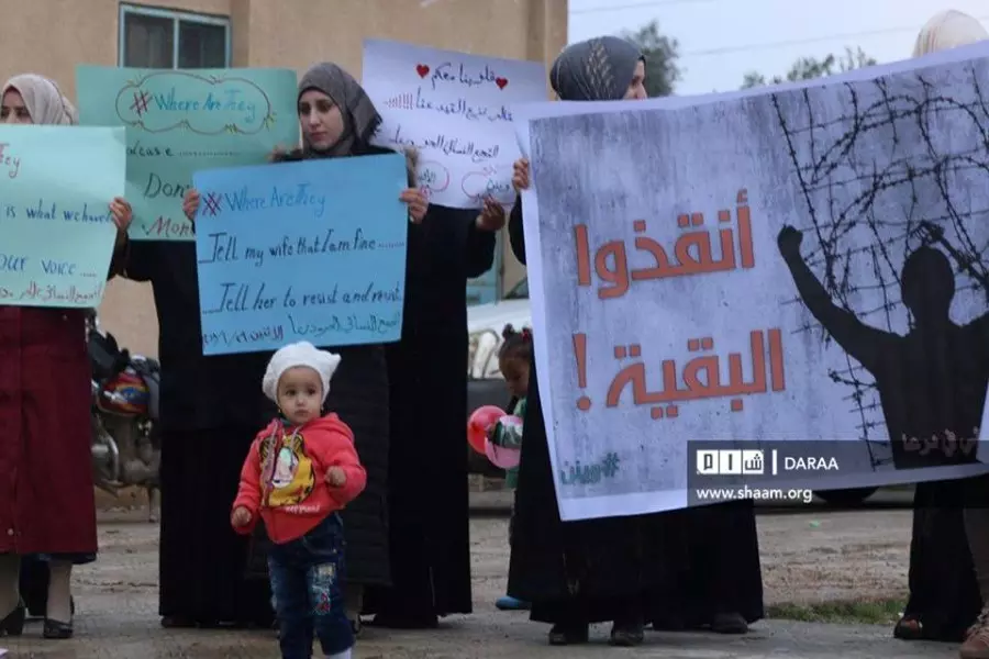 وقفة تضامنية نسائية بريف درعا للمطالبة بالمعتقلين في سجون الأسد