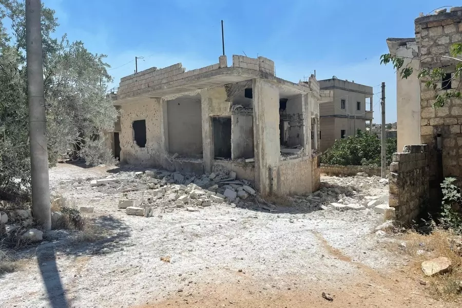 شهيد وجرحى واندلاع حرائق إثر قصف قوات الأسد لمناطق بأرياف إدلب وحماة