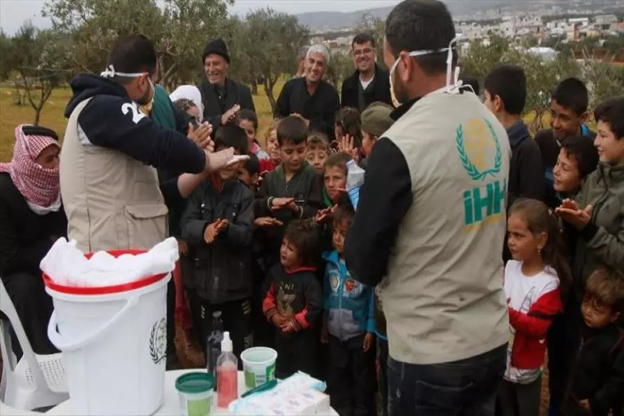"الإغاثة التركية" تفحص آلاف النازحين في مخيمات شمالي سوريا