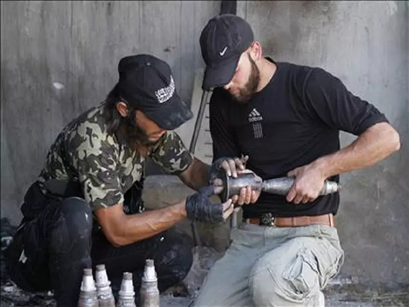 بعد إنجازات الثوار ... قوات الأسد تستهدف منطقة السبع بحرات بغاز الكلور