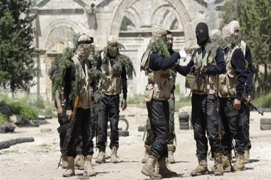 تحرير الشام تواصل حملتها الأمنية في سرمين وتفرض حظراً للتجوال في المدينة