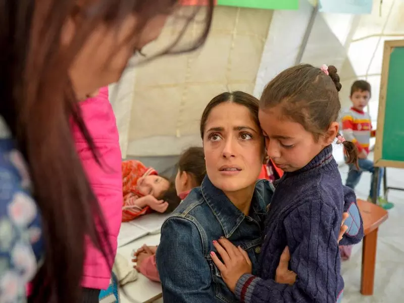 سلمى الحايك بعد زيارة مخيمات اللاجئين السوريين في لبنان : ألهمتني شجاعتهم (صور)