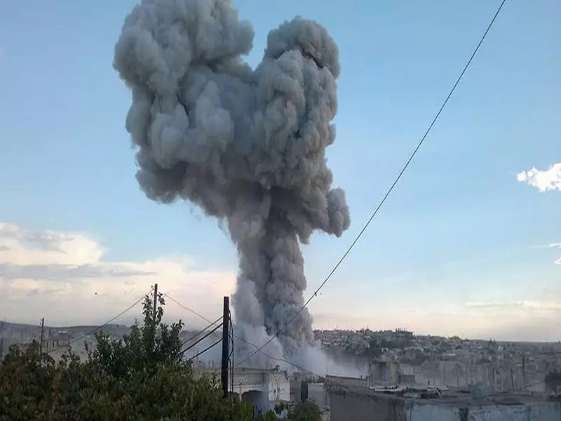 الطائرات الروسية تقصف مدن وقرى ريف حماة ... وكتائب الثوار ترد