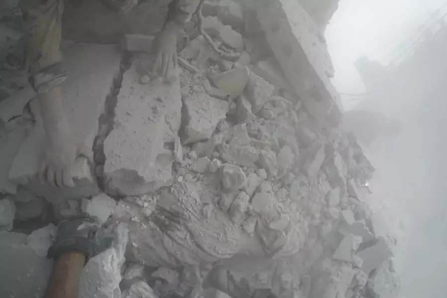 11 شهيداً وتدمير مشفى بقصف جوي لطيران الأسد وروسيا على إدلب