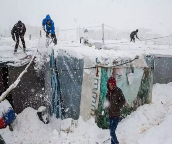 العاصفة الثلجية في لبنان تزيد من مأساة اللاجئين السوريين