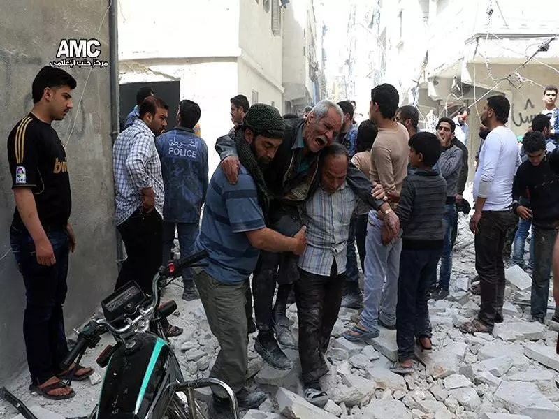 شهداء في مدينة حلب وريفها جراء قصف طائرات الأسد الحربية والمروحية