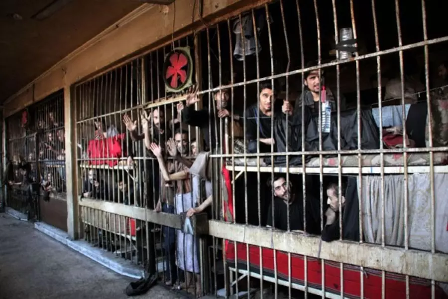 ضمن اتفاق القلمون .. نظام الأسد يفرج عن 100معتقل ومعتقلة من سجونه