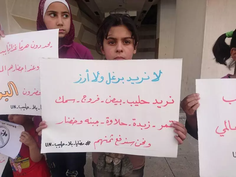عندما يتحول أبسط الحقوق لـ ”حلم”.. مضايا تنظم حملة للمطالبة بـ”حليب” لأطفالها الرضع؟؟