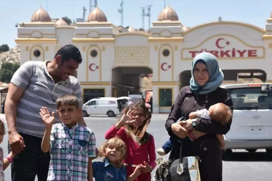 مواطنة رومانية تخرج من إدلب مع زوجها السوري وأطفالها الخمسة بعد غياب نحو 7 سنوات