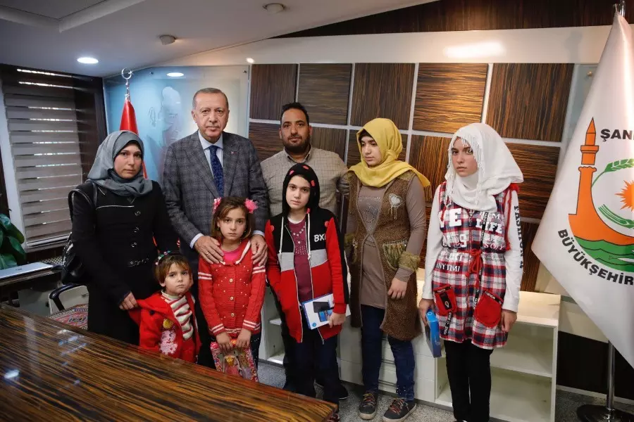 أردوغان يلتقي أسرة رضيع سوري استُشهد بقذائف "ي ب ك" خلال "نبع السلام"