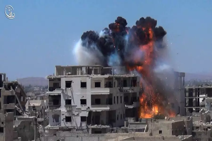 مروحيات الأسد تكثف القصف الجوي على مدينة داريا و عودة من جديد لـ” النابالم “ الحارق