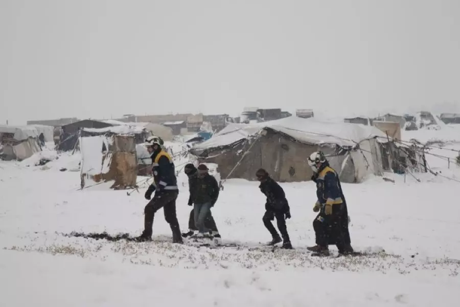 الخوذ البيضاء: تضرر 139 مخيماً في العاصفة الثلجية الجديدة