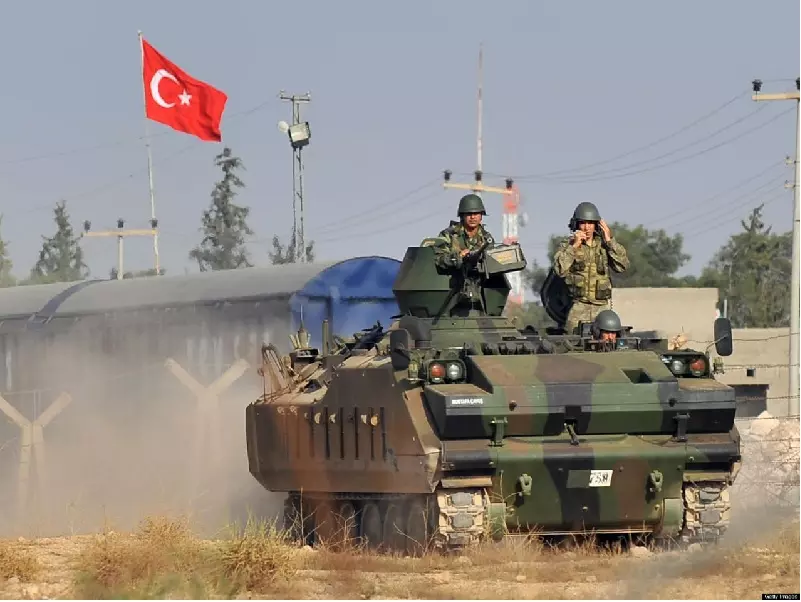 دوريات و مدرعات تركيا تنتشر على الحدود مع سوريا