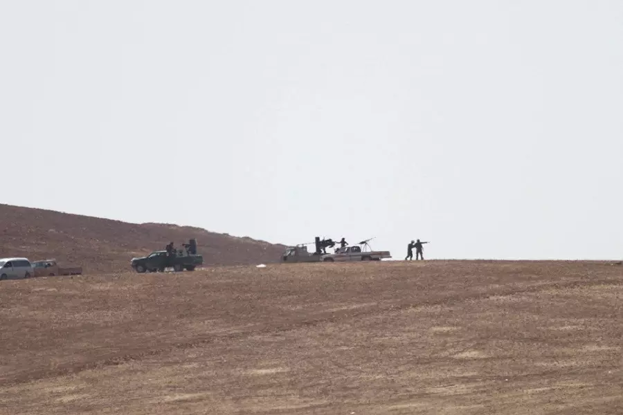 معارك بين تنظيم الدولة وقوات الأسد في محيط التنف وسط غارات روسية