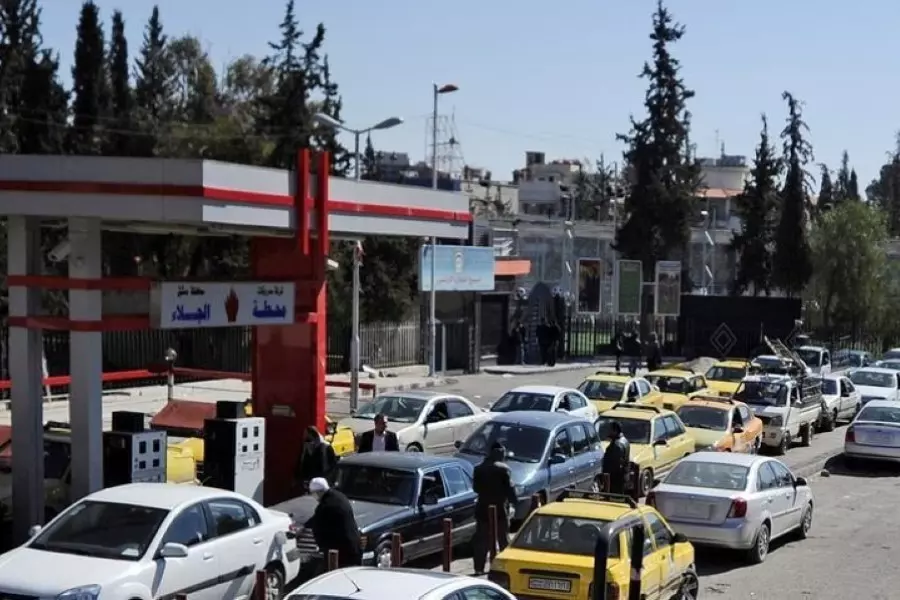 أزمة الوقود تتفاقم في مناطق سيطرة النظام ووزير الاقتصاد يتهم "الحرب الاقتصادية"