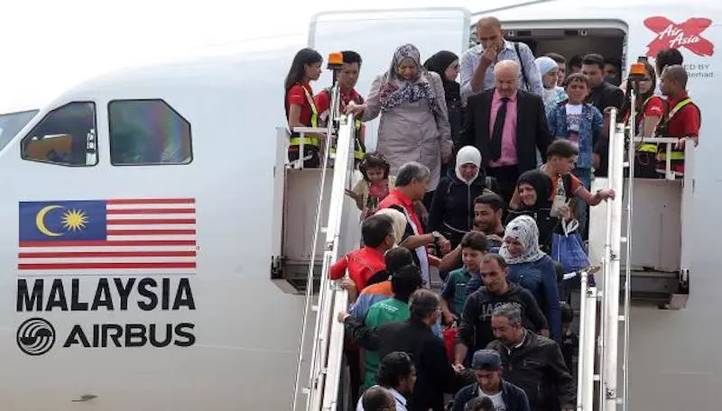 ٦٨ يحطون في ماليزيا .. وصول الدفعة الثانية من اللاجئين السوريين تنفيذاً لتعهدات الحكومة