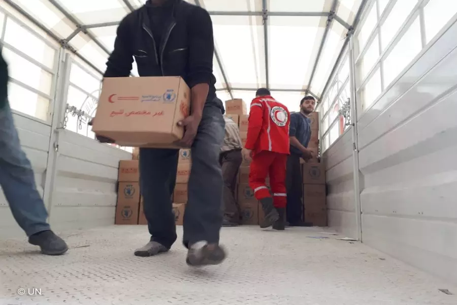 قافلة مساعدات تدخل الغوطة الشرقية لتبييض صورة الأمم المتحدة العاجزة عن وقف القصف وفك الحصار