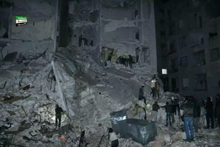 انفجار مجهول يهز مدينة إدلب تسبب بانهيار مبنى سكني وسقوط سبعة شهداء و 100 جريح كحصيلة أولية