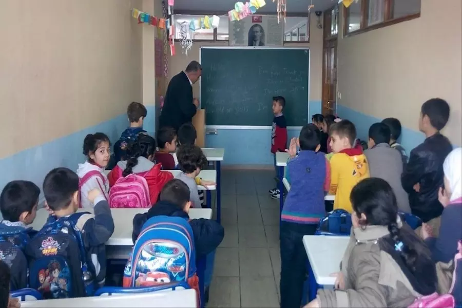 ٣٠٠ مليون يورو  لدمج الطلاب السوريين بنظام التعليم التركي