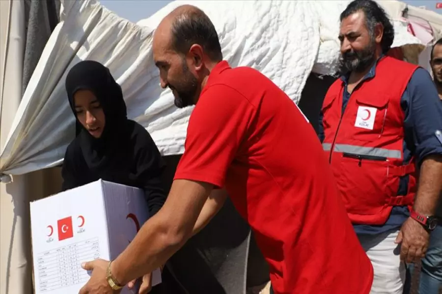 "الهلال التركي" يوزع مساعدات على مئات الأسر في مخيم الصداقة شمالي سوريا