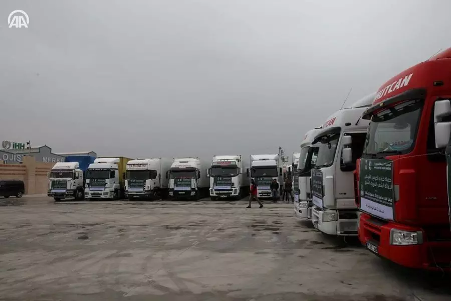 66 شاحنة مساعدات إنسانية تتوجه لسوريا لتوزيعها في عدة محافظات