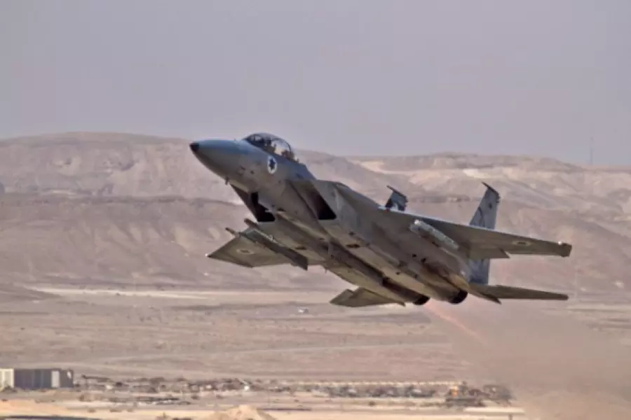 طائرات الاحتلال الإسرائيلي تستهدف دبابتان للأسد في الجنوب السوري