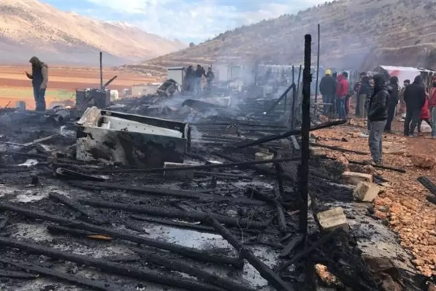 التهمت النيران عشرات الخيم ... حريق جديد يطال مخيمات اللاجئين السوريين في لبنان