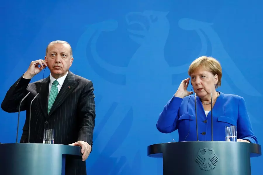 أردوغان وميركل يبحثان التطورات في ليبيا وسوريا