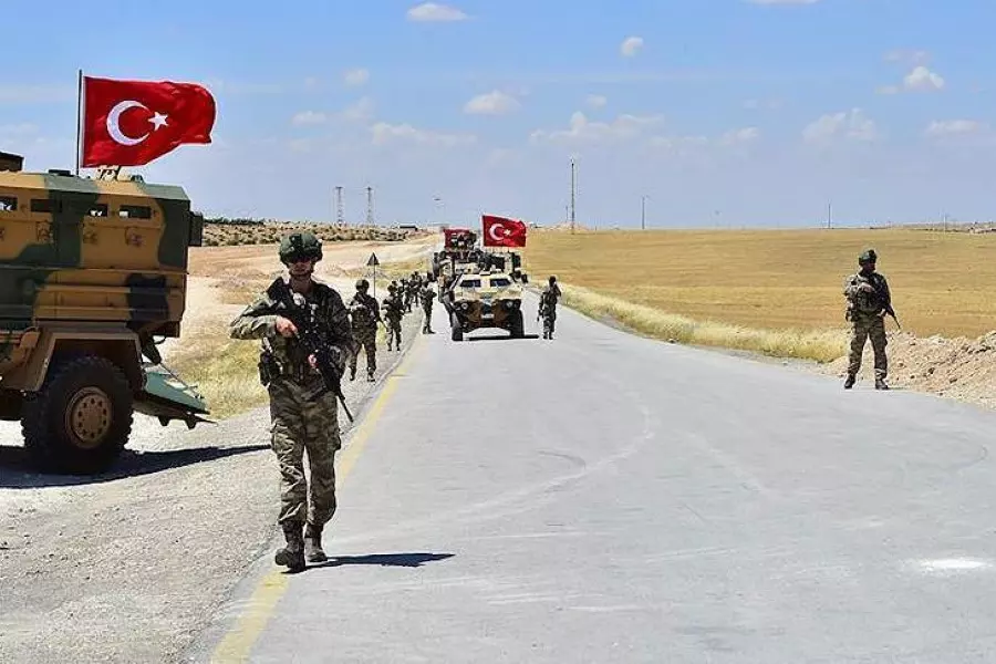 قوات تركية وأمريكية تسير دورية على طول الخط الفاصل بين منبج وشمال حلب
