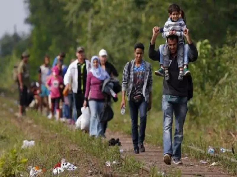 مهاجرون سوريون يهددون بالذهاب من المجر إلى ألمانيا سيراً