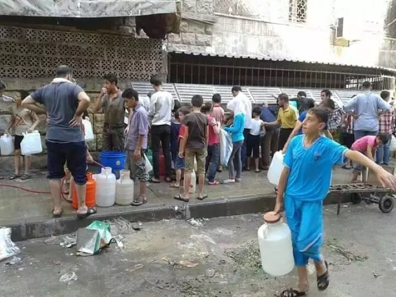 محاصري دير الزور بين قطع المياه واحتكار المساعدات الإنسانية ... معاناة مستمرة وإنذار بكارثة