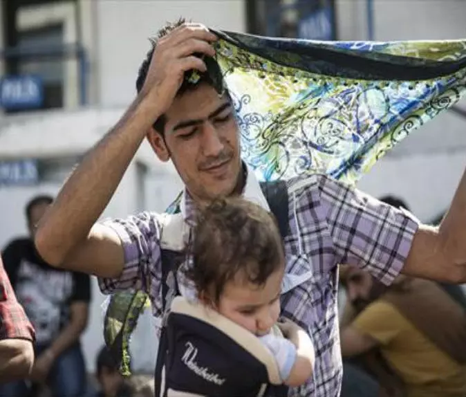 اللاجئون السوريون في محطة حافلات إسطنبول... شكراً تركيا وا تركونا نذهب و لا تتركونا نغرق