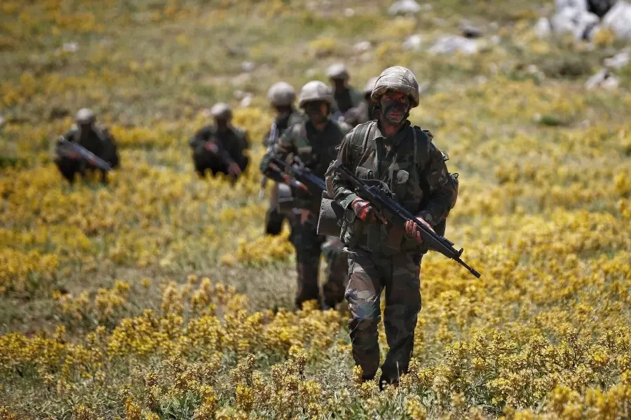 الجيش التركي يدفع بقوات "كوماندوز" خاصة إلى الحدود مع إدلب