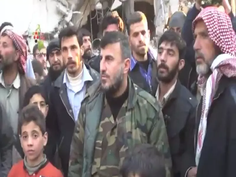 قائد جيش الإسلام يزور نقاط القصف في مدينة دوما .. ومطالبات بالرد بحزم