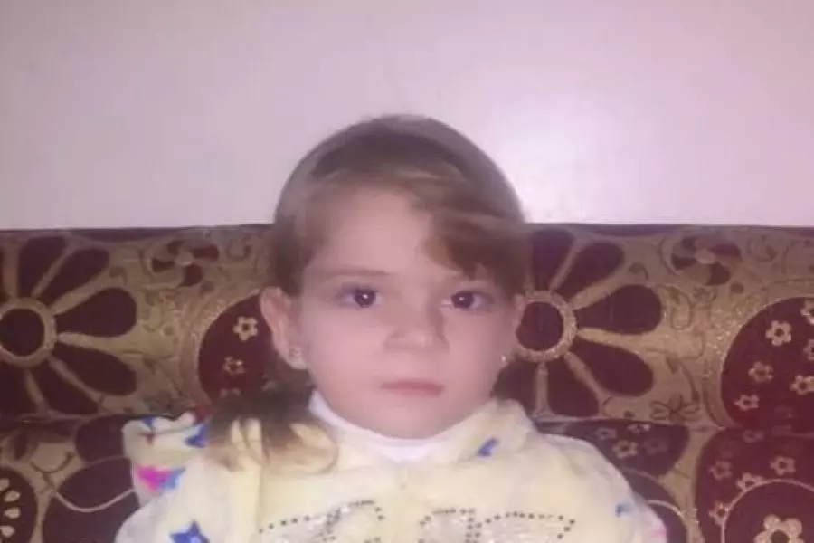 أنهكها الحصار في مخيم اليرموك .. "ملك" تتدهور حالتها الصحية ووالدها يناشد المنظمات لمساعدتها