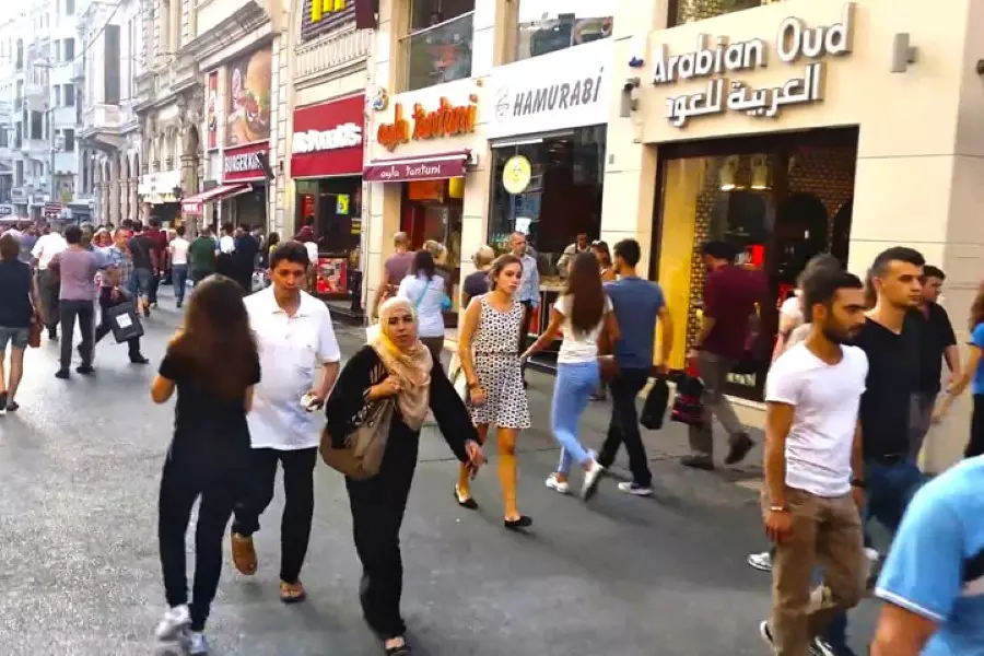 تطبيق القوانين في إسطنبول يثير مخاوف السوريين ونشطاء يطلقون حملة لوقف الترحيل