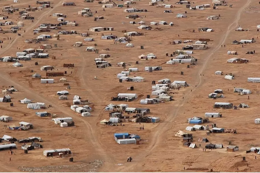 نتيجة استمرار الوضع المأساوي في مخيم الركبان... مئات العائلات تحاول الوصول للشمال السوري