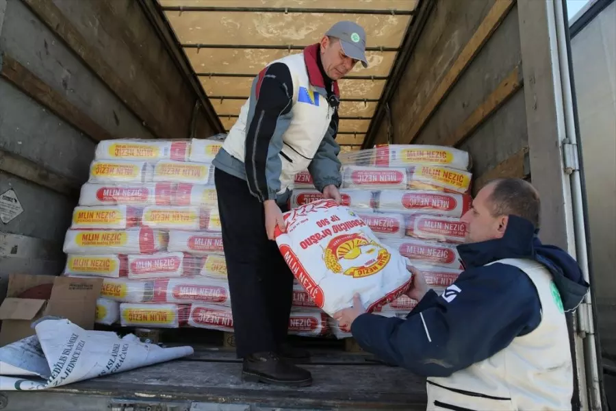 منظمة خيرية بوسنية ترسل 125 طناً من الدقيق إلى النازحين في إدلب وحماة