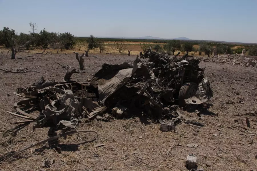طائرة روسية تستهدف فريق لـ"الخوذ البيضاء" باللطامنة وتدمر سيارته ومعداته
