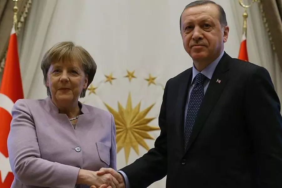 أردوغان يبحث مع ميركل هاتفياً الأوضاع في سوريا والهجرة إلى أوربا