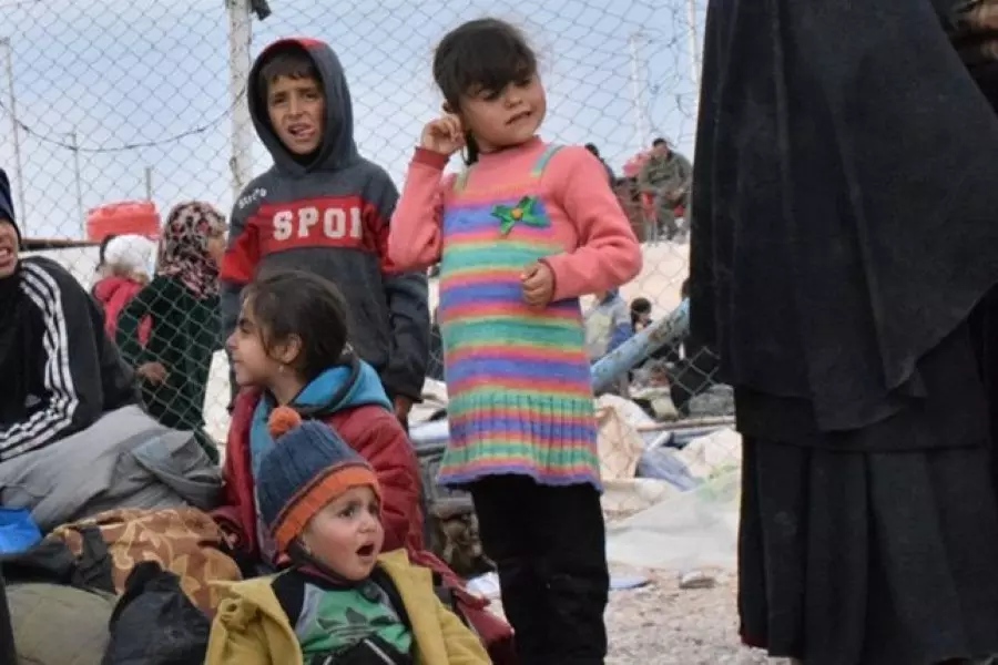فرنسا .. استعادة عشرة أطفال من أبناء عناصر داعش المحتجزين في سوريا