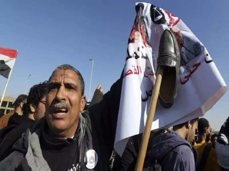 أهالي ضحايا حسني مبارك يتساءلون : من قتل أبناءنا؟