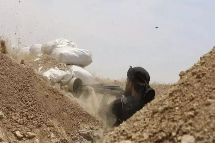 كتائب الثوار تهاجم تنظيم الدولة في القلمون الشرقي ... ونظام الأسد يساند الأخير