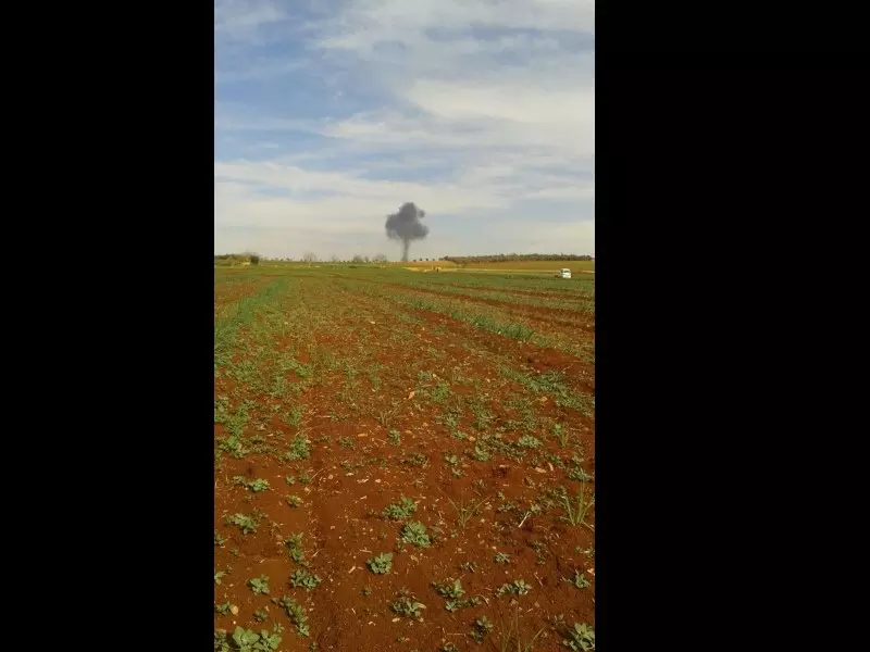 بدون صواريخ .. الثوار يسقطون طائرة حربية بمضادات كلاسيكية في ريف حماه