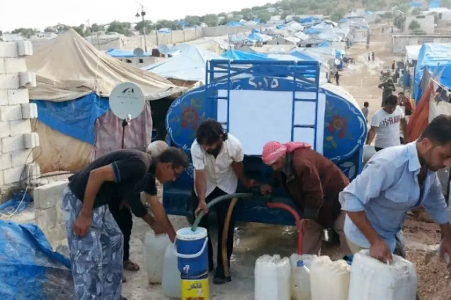 منسقو الاستجابة يناشد المنظمات لتأمين المياه الصالحة للشرب للنازحين ضمن المخيمات