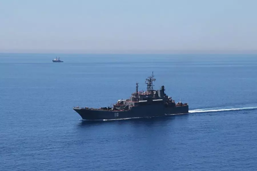 سفينة الإنزال الروسية الكبيرة "ساراتوف" تدخل مياه البحر المتوسط باتجاه سوريا