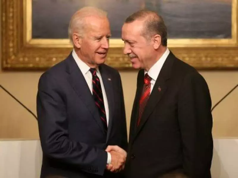بايدن يبحث مع أردوغان فترة إنتقالية في سوريا لايشارك بها الأسد